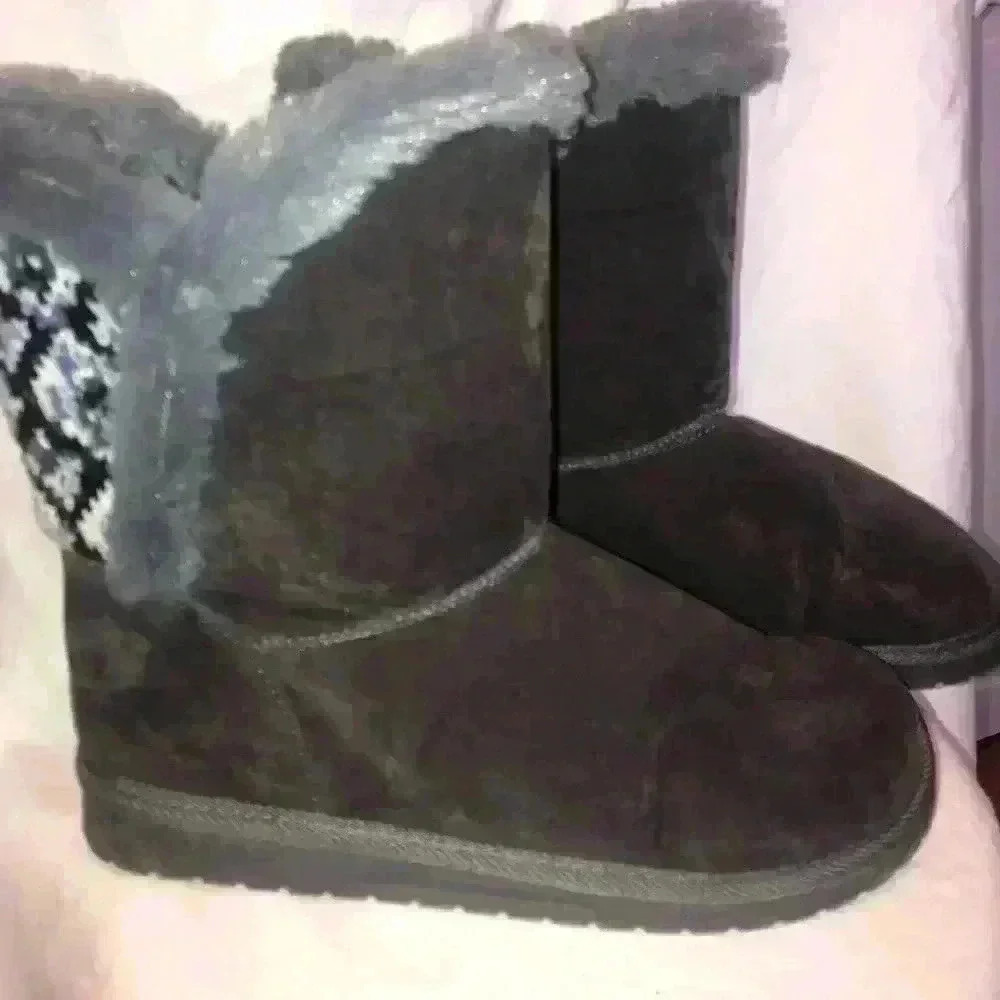 Muk Luks Grey Furry booties Women’s Sz 9